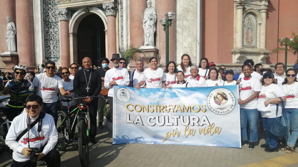 Rosario por la Vida sobre Ruedas: una forma de orar en comunidad para pedir por la Vida y las familias.